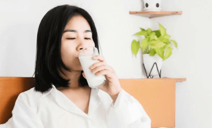 睡前喝熱牛奶可以助眠嗎